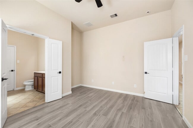 Building Photo - 9420 Savannah Holly Dr