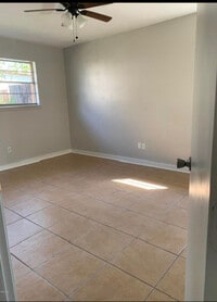 Building Photo - 830 Lakewood Pl