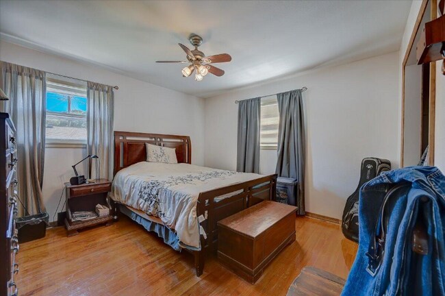 Building Photo - 10165 W Cleveland Ave