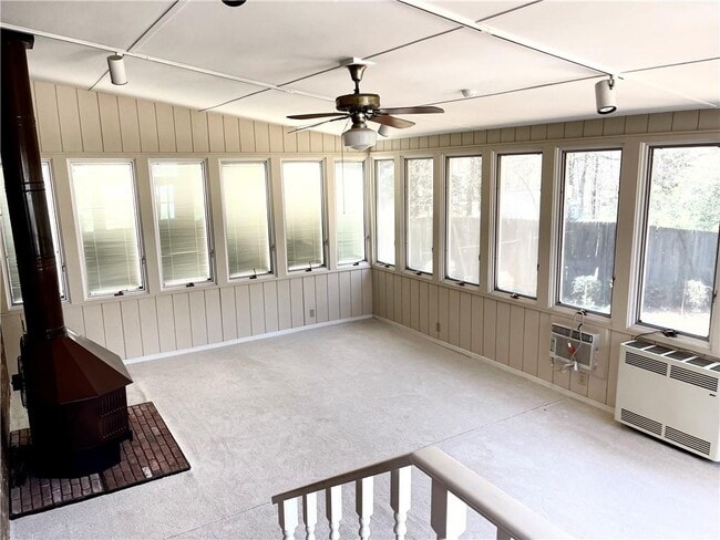 Building Photo - 119 Woodlawn Dr NE