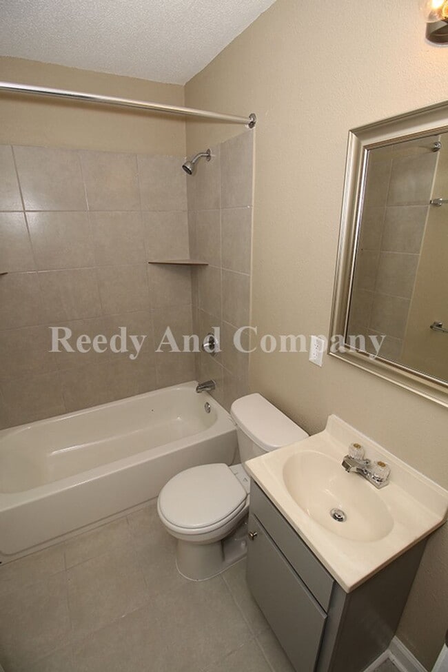 Building Photo - 91 Eastview Dr