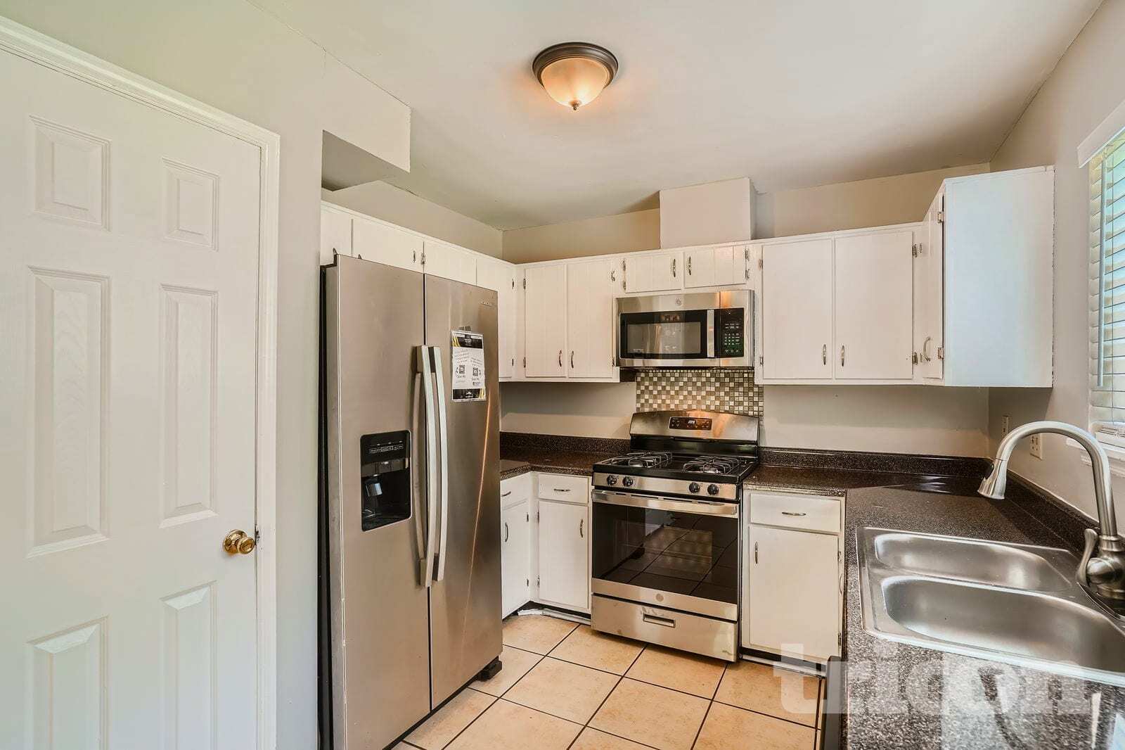 Building Photo - 9980 Lake Forest Way