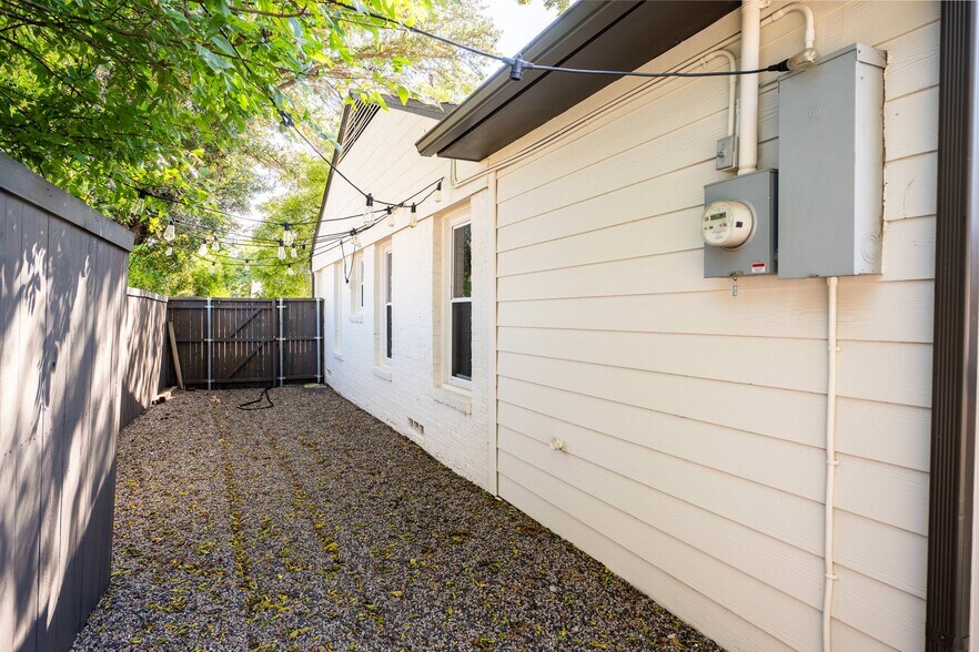 Building Photo - 4731 Wateka Dr