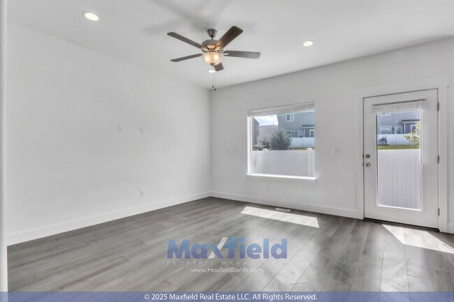 Building Photo - Spacious 5-Bedroom End-Unit Townhome with ...