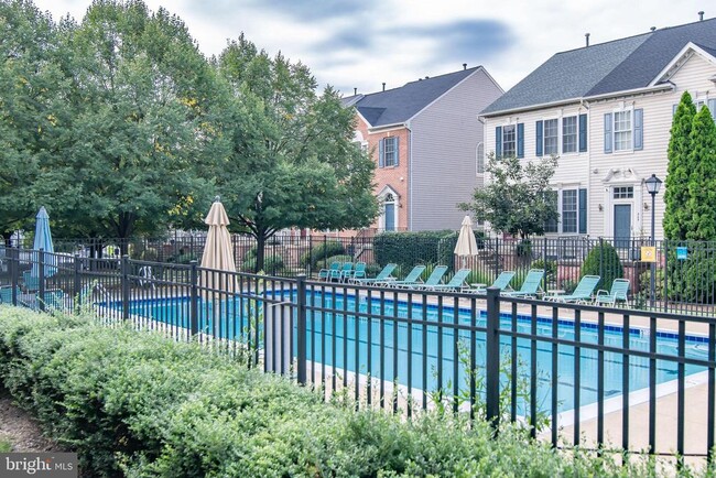 Building Photo - 5832 Cowling Ct