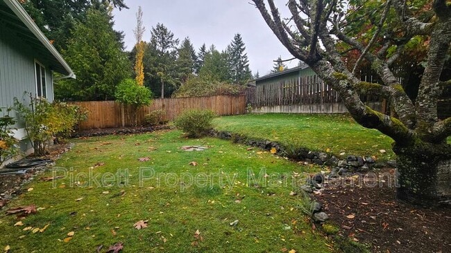 Building Photo - 1155 Silverleaf Ct E