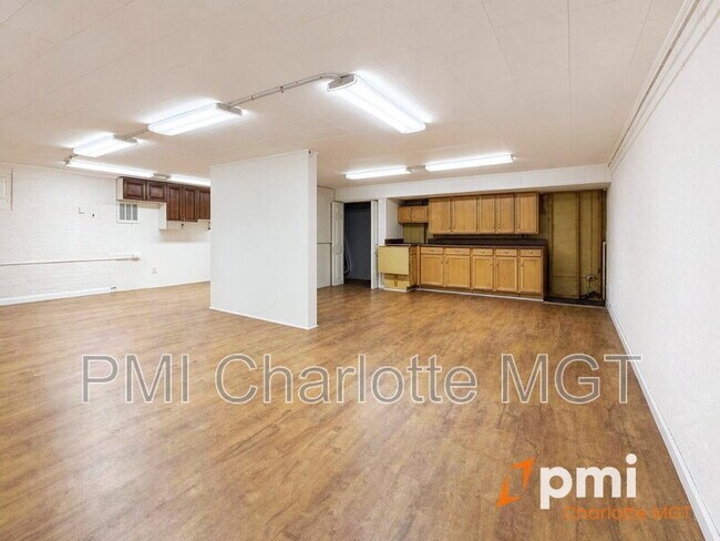 Building Photo - 1140 Bevis Dr