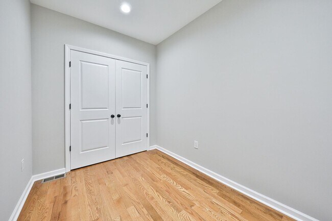Building Photo - 1812 N Croskey St