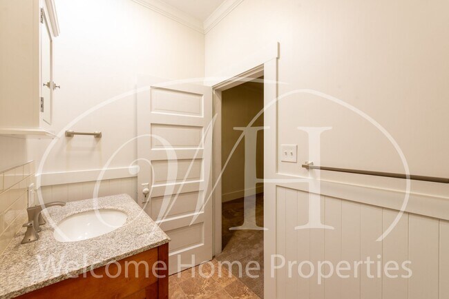 Building Photo - 1323 Walla Walla Ave