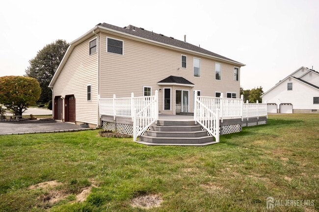 Building Photo - 27 Samantha Dr