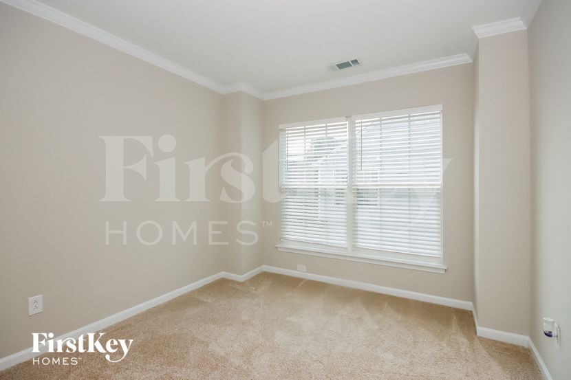 Building Photo - 105 Meandering Way Ln