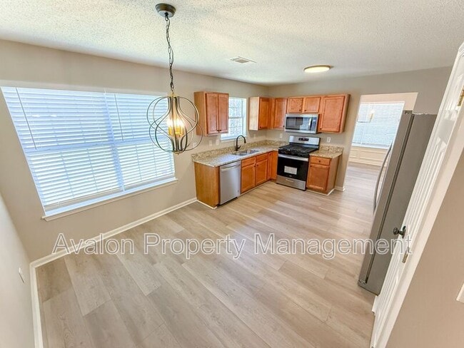 Building Photo - 282 Bonnes Dr SW