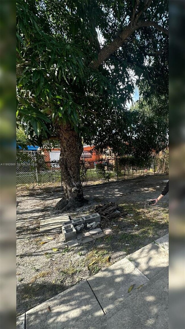 Building Photo - 5460 SW 38th Ct