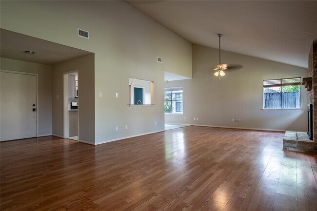 Building Photo - 12026 Hedgegate Dr