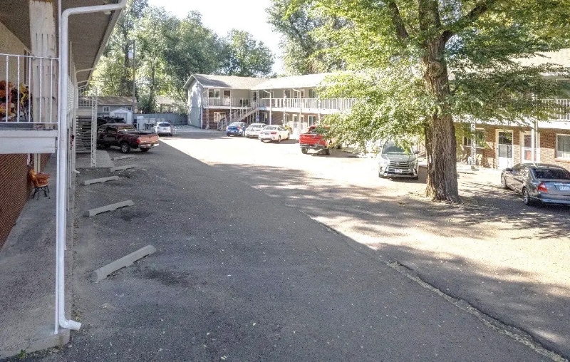 Building Photo - 319-321 E Brookside St