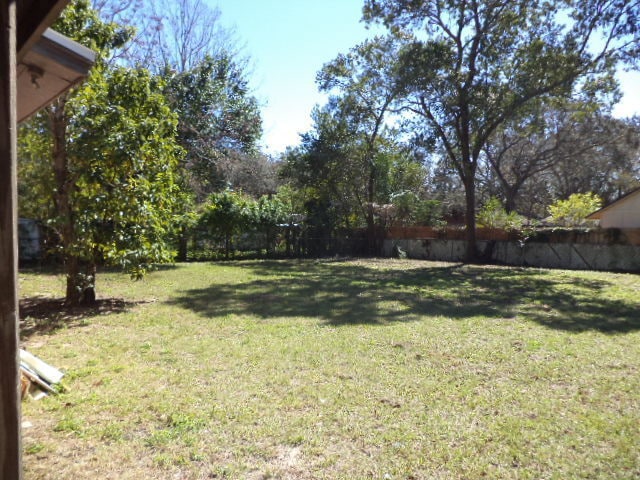 Building Photo - FOREST HILLS - FENCED YARD