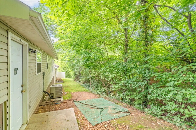 Building Photo - 3518 Acorn Woods Way,