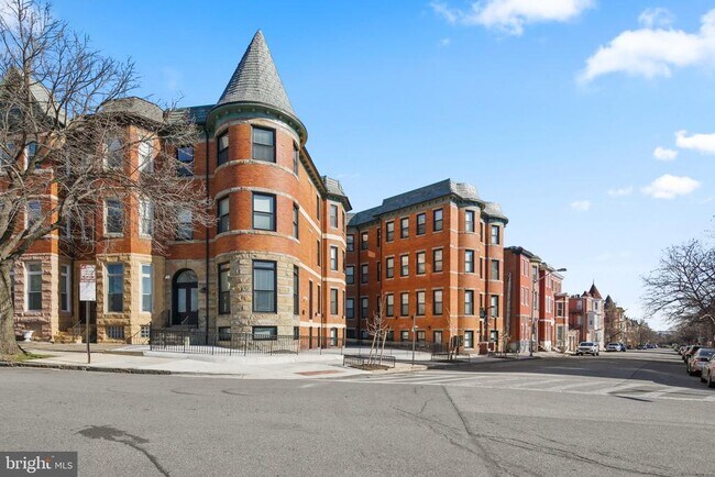 Primary Photo - 2201 Brookfield Ave