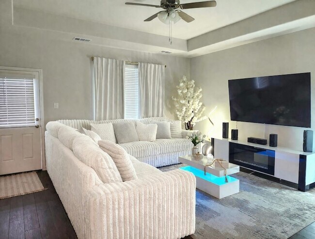 Building Photo - 9824 Dynamics Dr