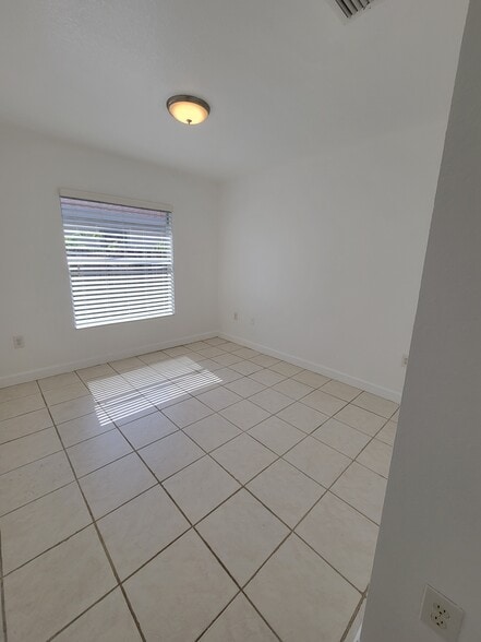 2nd bedroom - 35 SW 7th St