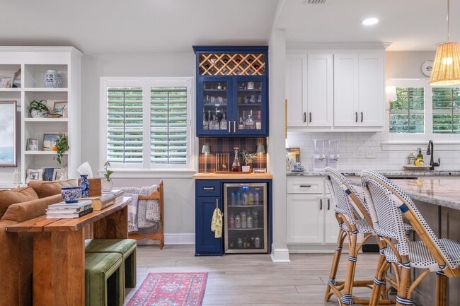 Building Photo - 605 Waverly Rd