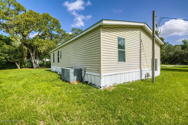 Building Photo - 14820 Aubrey Ave