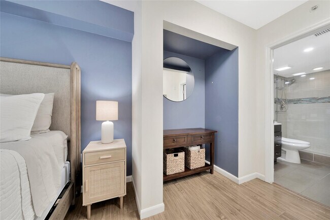 Building Photo - 2005 SE 10th Ave