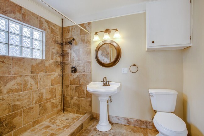 Building Photo - PRE LEASING for fall 2026! 3/2 in Tech Terrace!