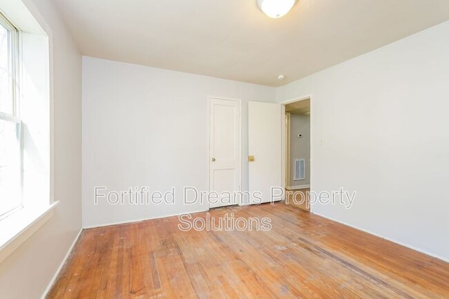 Building Photo - 3682 Yale Ave