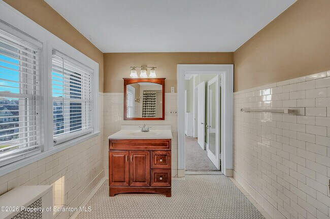 Building Photo - 1724 Monsey Ave