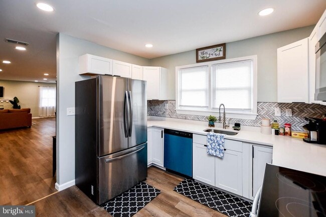 Building Photo - 3802 Cedar Dr