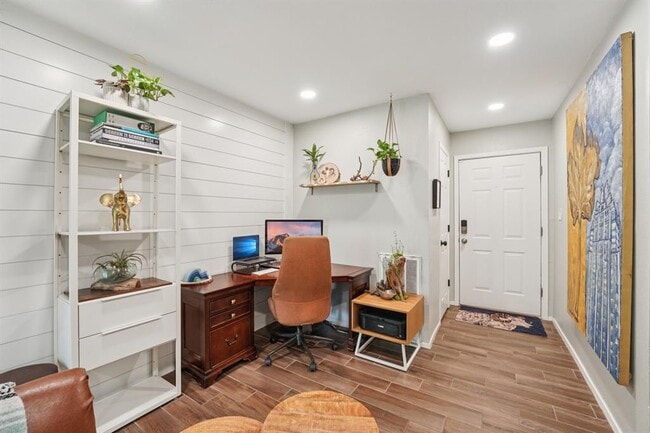 Building Photo - 1213 S Trace Dr