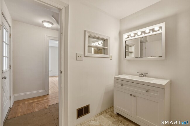 Building Photo - 784 Howard Ave