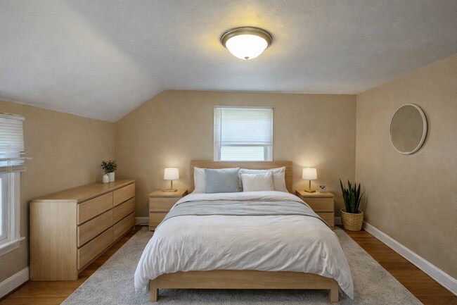 Building Photo - 3 Bedroom 1.5 Bath **Coming Soon**