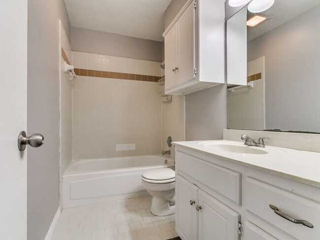Building Photo - 205 N Rockypoint Dr