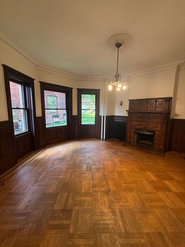 Primary Photo - 409 Grand St