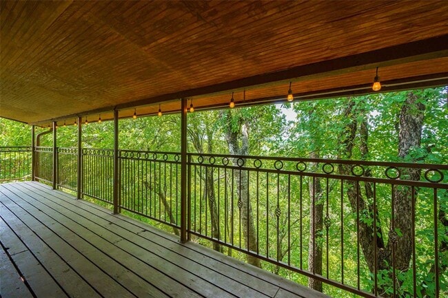 Building Photo - 8810 Mountain Path Cir