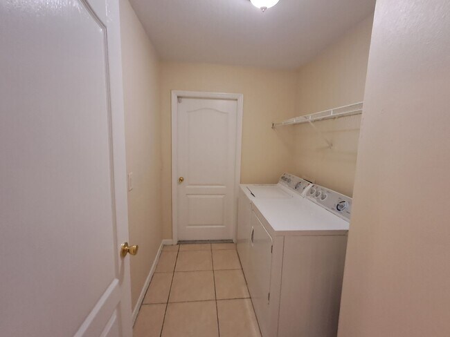 Building Photo - 135 Greenbriar Blvd