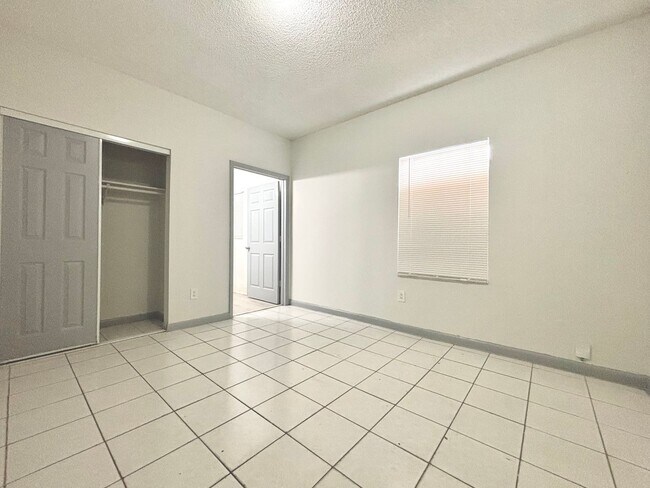 Building Photo - Three Bedroom Single Family Home with Private Fenced Yard and Driveway
