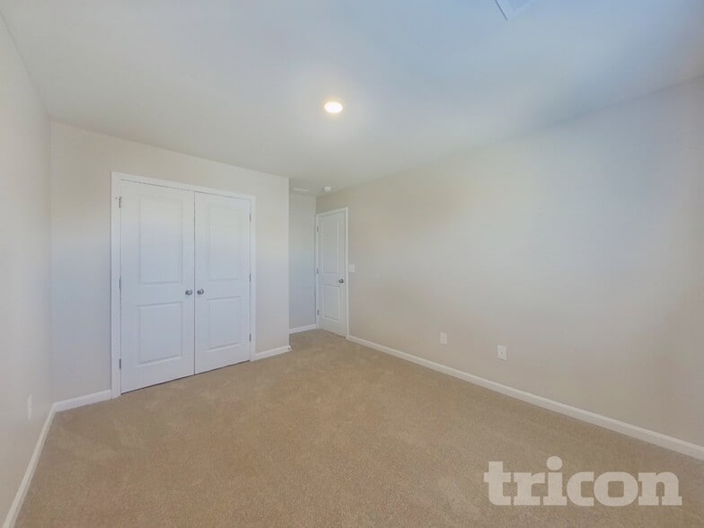 Building Photo - 5789 Oak Br Cir