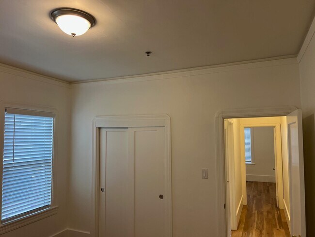 Building Photo - 708 N L St