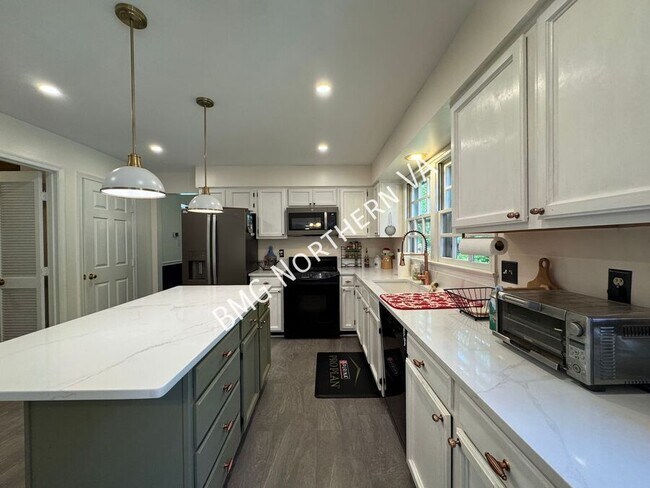 Building Photo - 10205 Daylily Ct