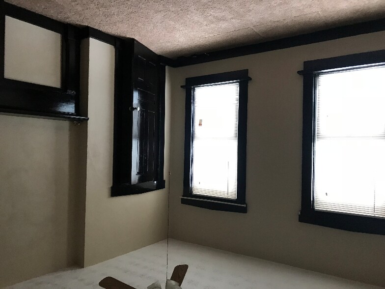 Building Photo - 227 James St