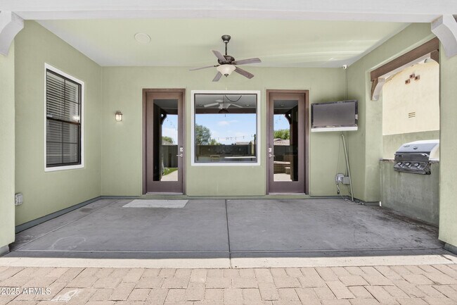 Building Photo - 20823 W Western Dr