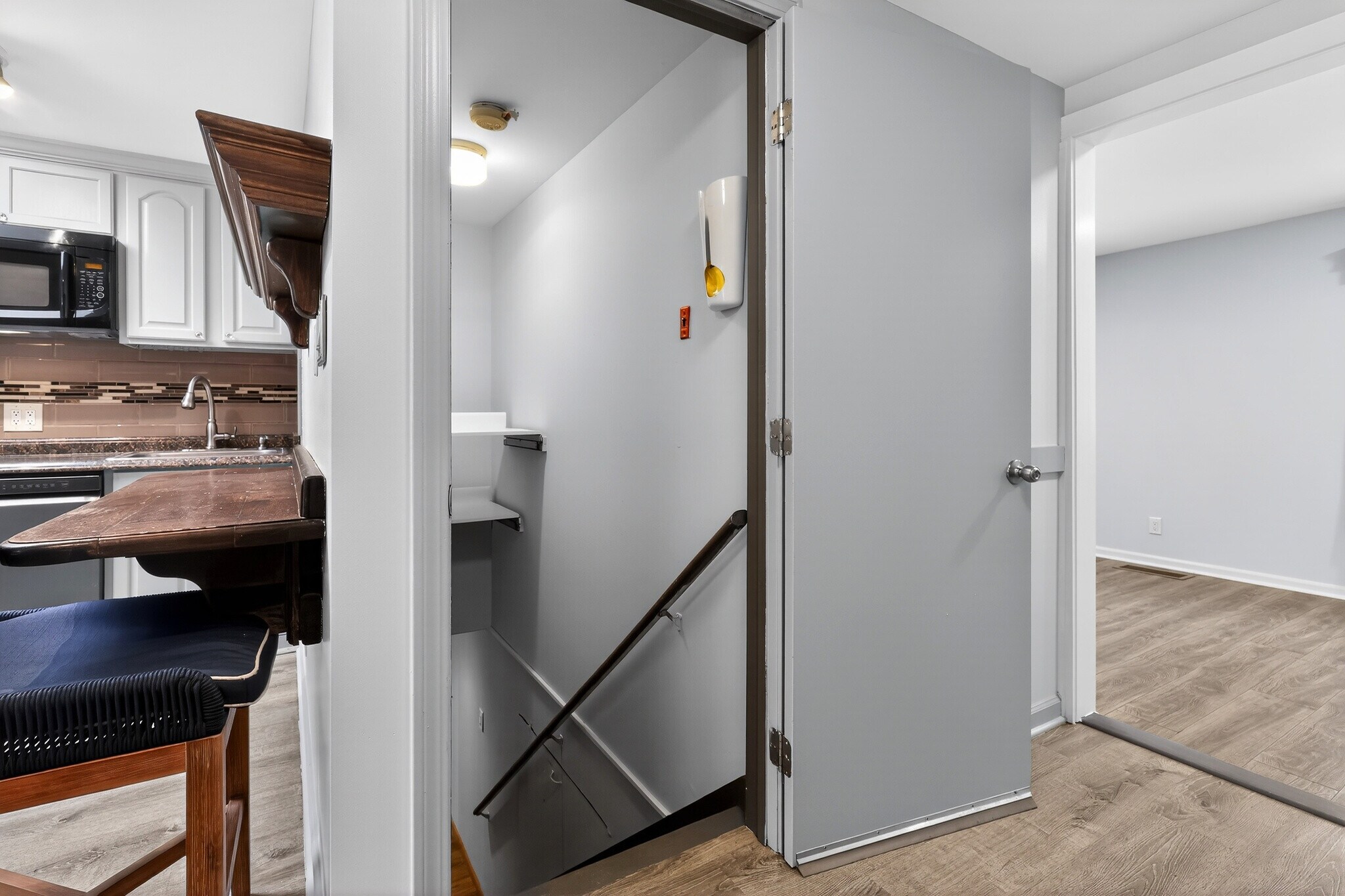 Building Photo - 615 Monroe Tpke