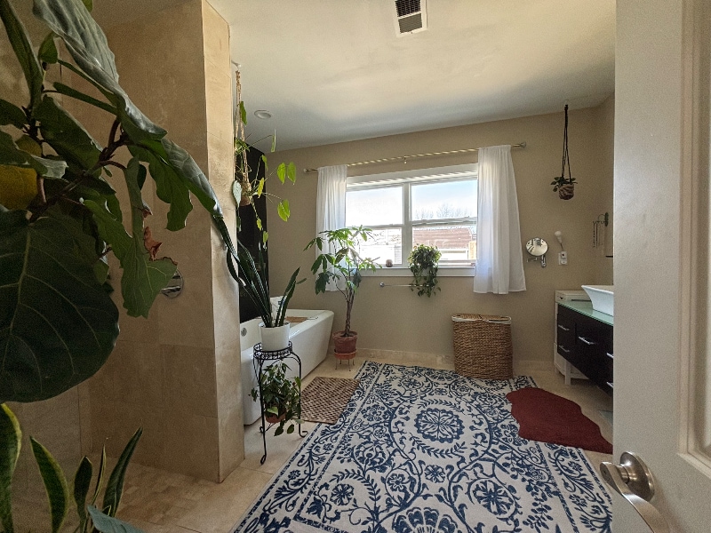 Building Photo - 527 Titan St