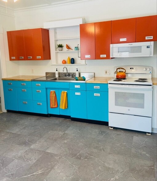 Building Photo - 32 Summer St