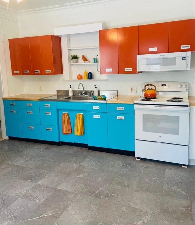 Building Photo - 32 Summer St