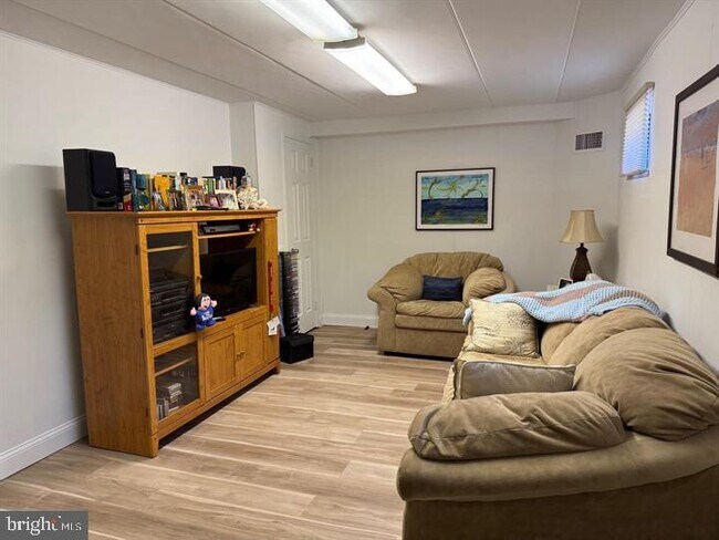 Building Photo - 10201 Bustleton Ave