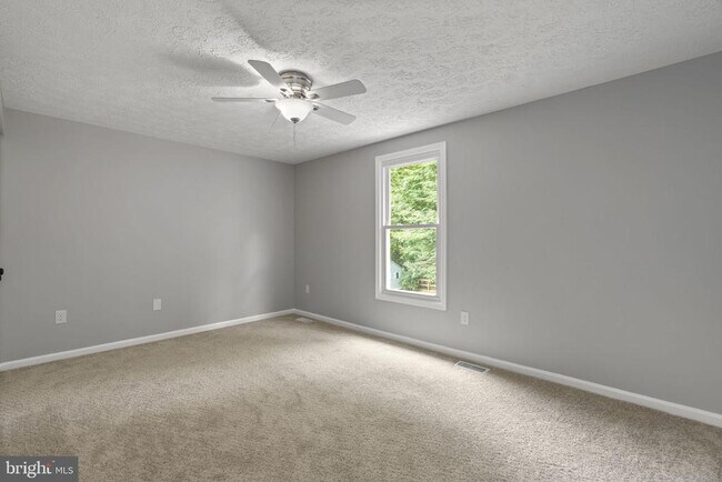 Building Photo - 8428 Braddock Way